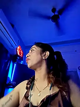 Love Beauty01 online show from February 8, 6:55 pm