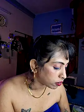 Love Beauty01 online show from May 5, 7:00 pm