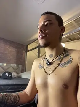AlphaMasterXxx online show from June 13, 6:33 am