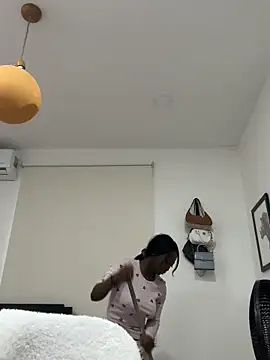 Snapshot of EmilyKisx chatting on October 31, 12:17 pm EmilyKisx online show from October 31, 12:17 pm