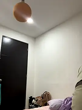 Snapshot of EmilyKisx chatting on November 7, 1:44 pm EmilyKisx online show from November 7, 1:44 pm