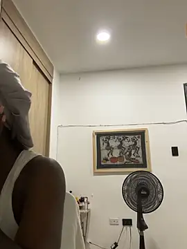 Snapshot of EmilyKisx chatting on November 10, 1:32 pm EmilyKisx online show from November 10, 1:32 pm