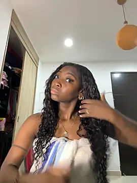 Snapshot of EmilyKisx chatting on December 5, 10:24 am EmilyKisx online show from December 5, 10:24 am