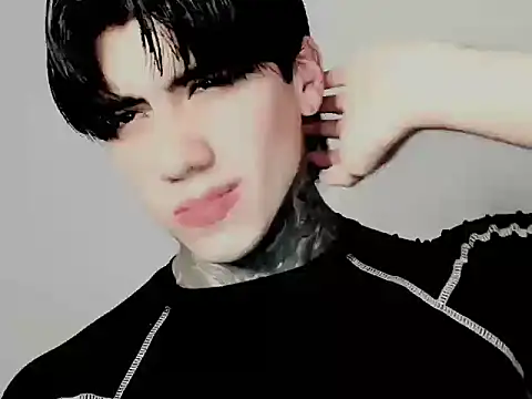 Snapshot of Alex_bdsmz chatting on November 26, 12:22 am Alex bdsmz online show from November 26, 12:22 am