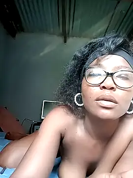 Snapshot of AngelaZamera chatting on November 12, 9:21 am AngelaZamera online show from November 12, 9:21 am