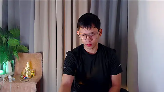 Snapshot of pinkcock_froi2305 chatting on October 9, 8:23 am pinkcock froi2305 online show from October 9, 8:23 am