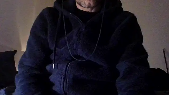 Snapshot of Skeye2 chatting on November 17, 10:59 pm Skeye2 online show from November 17, 10:59 pm