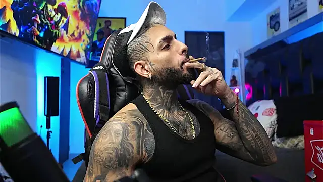 logan hugh8 online show from February 8, 7:12 am