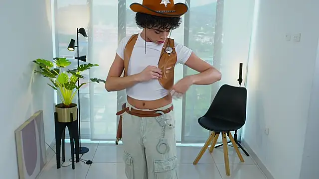 Snapshot of Timmyshy_ chatting on October 31, 7:48 pm Timmyshy online show from October 31, 7:48 pm