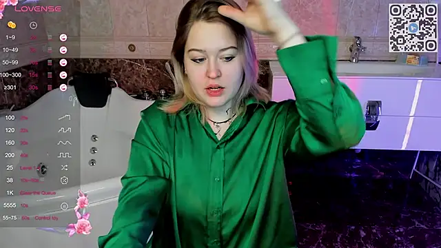 Snapshot of HelenHartt chatting on November 16, 1:55 am HelenHartt online show from November 16, 1:55 am