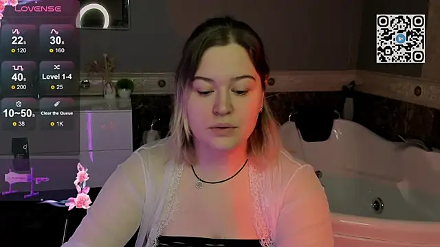 Snapshot of HelenHartt chatting on November 24, 2:00 am HelenHartt online show from November 24, 2:00 am