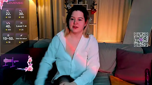 Snapshot of HelenHartt chatting on December 4, 1:48 am HelenHartt online show from December 4, 1:48 am