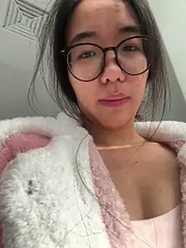 Snapshot of luluya1314 chatting on December 1, 3:22 am luluya1314 online show from December 1, 3:22 am