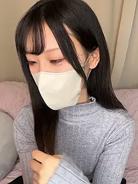 Snapshot of emiiiii1001 chatting on December 18, 2:39 am emiiiii1001 online show from December 18, 2:39 am