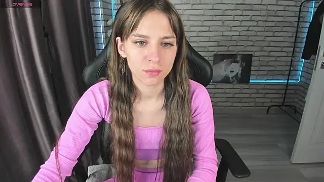 Snapshot of lasly_moon chatting on October 12, 12:09 am lasly moon online show from October 12, 12:09 am