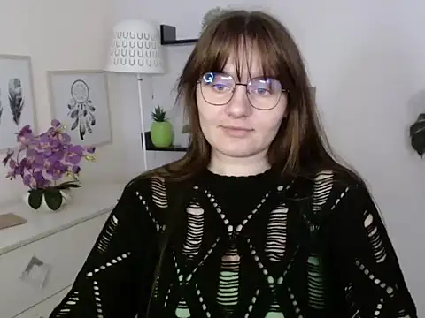 Snapshot of Julie_Diamond chatting on October 15, 1:22 pm Julie Diamond online show from October 15, 1:22 pm