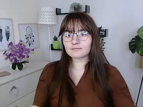 Snapshot of Julie_Diamond chatting on October 16, 12:28 pm Julie Diamond online show from October 16, 12:28 pm