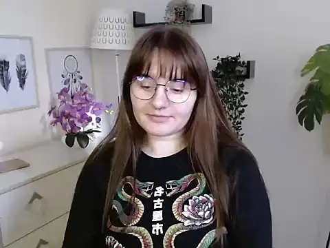 Snapshot of Julie_Diamond chatting on October 22, 12:27 pm Julie Diamond online show from October 22, 12:27 pm