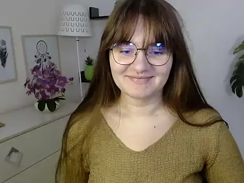 Snapshot of Julie_Diamond chatting on November 10, 1:43 pm Julie Diamond online show from November 10, 1:43 pm