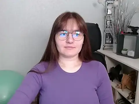 Snapshot of Julie_Diamond chatting on November 14, 1:43 pm Julie Diamond online show from November 14, 1:43 pm