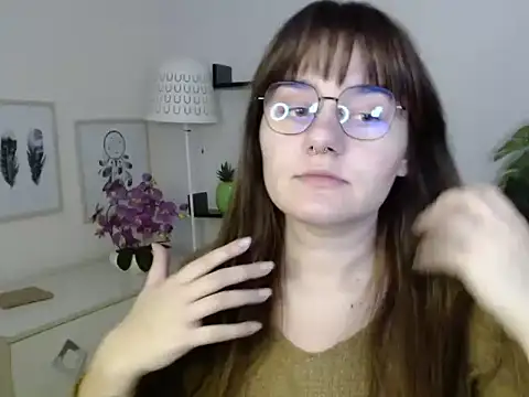 Snapshot of Julie_Diamond chatting on November 19, 1:44 pm Julie Diamond online show from November 19, 1:44 pm