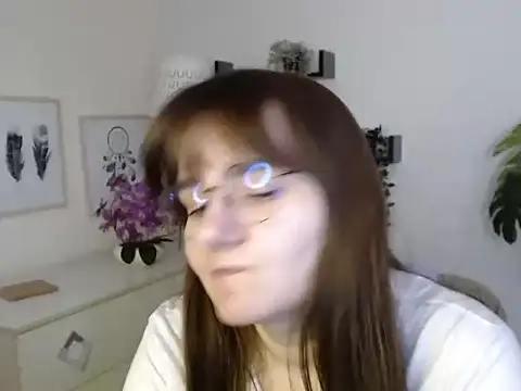 Snapshot of Julie_Diamond chatting on November 20, 1:33 pm Julie Diamond online show from November 20, 1:33 pm