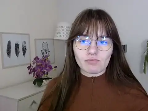 Snapshot of Julie_Diamond chatting on December 1, 5:18 pm Julie Diamond online show from December 1, 5:18 pm