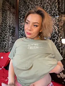 emmasweett11 online show from December 3, 9:18 am