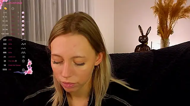 Snapshot of NyxaThorn chatting on November 9, 2:37 pm NyxaThorn online show from November 9, 2:37 pm