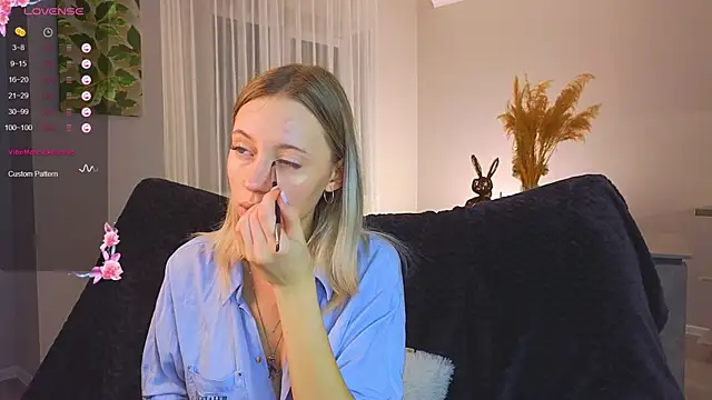 Snapshot of NyxaThorn chatting on November 11, 2:39 pm NyxaThorn online show from November 11, 2:39 pm