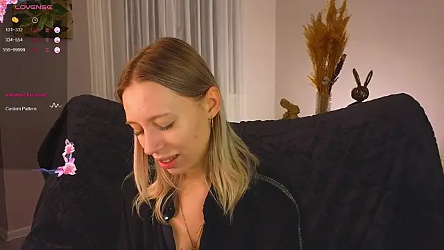 Snapshot of NyxaThorn chatting on November 19, 2:39 pm NyxaThorn online show from November 19, 2:39 pm