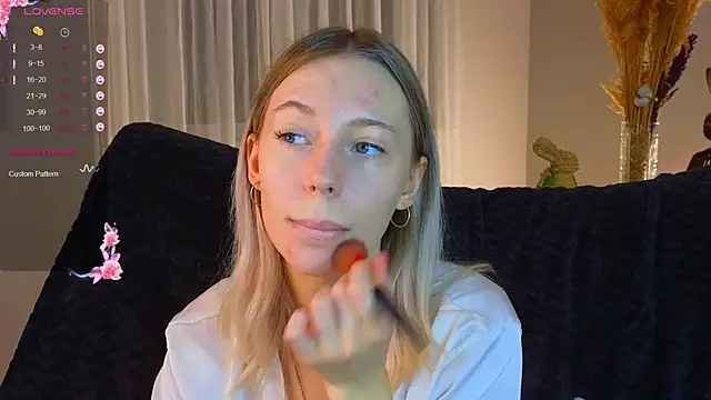 Snapshot of NyxaThorn chatting on November 23, 2:39 pm NyxaThorn online show from November 23, 2:39 pm