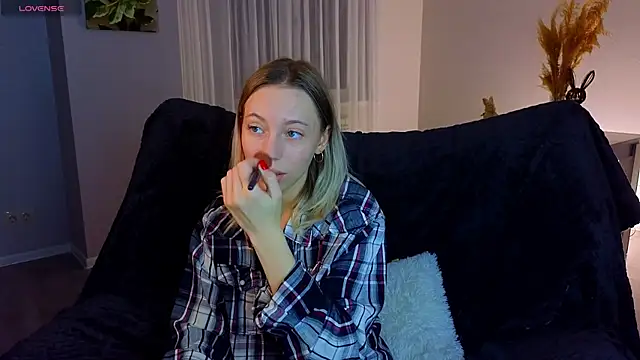 Snapshot of NyxaThorn chatting on November 28, 2:42 pm NyxaThorn online show from November 28, 2:42 pm