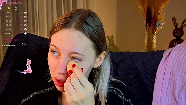 Snapshot of NyxaThorn chatting on December 1, 2:33 pm NyxaThorn online show from December 1, 2:33 pm