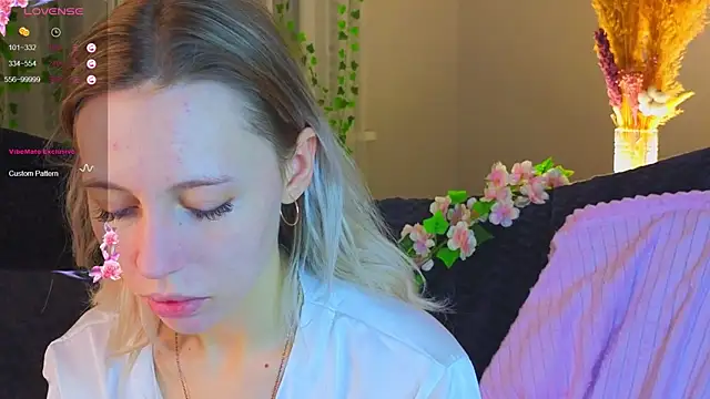 Snapshot of NyxaThorn chatting on December 5, 2:36 pm NyxaThorn online show from December 5, 2:36 pm