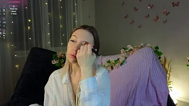 NyxaThorn online show from January 11, 2:44 pm