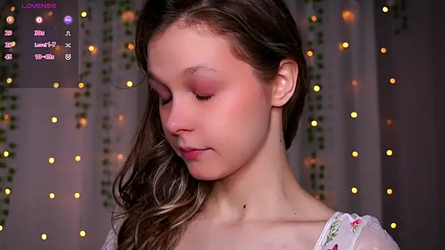 Snapshot of Tender_beauty chatting on July 10, 6:21 pm Tender beauty online show from July 10, 6:21 pm