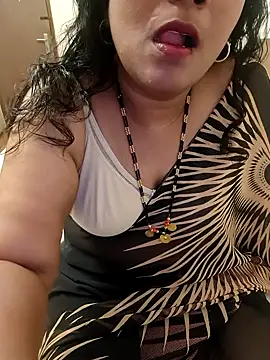 Snapshot of Aunty_Boy_143 chatting on October 8, 12:36 pm Aunty Boy 143 online show from October 8, 12:36 pm