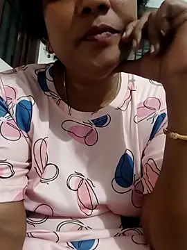 Snapshot of Aunty_Boy_143 chatting on October 31, 6:09 pm Aunty Boy 143 online show from October 31, 6:09 pm