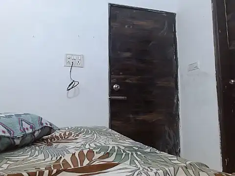 Snapshot of soya_queen chatting on November 7, 2:33 am soya queen online show from November 7, 2:33 am