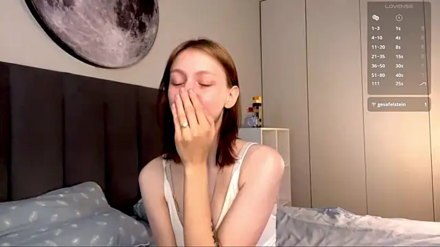 Snapshot of EllieDream chatting on September 16, 7:09 am EllieDream online show from September 16, 7:09 am