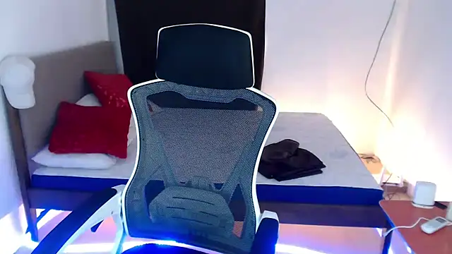 SultryCyraFoxmore online show from September 18, 5:31 am