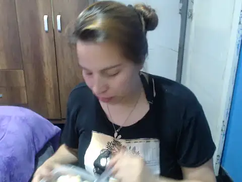 Snapshot of cloequeen15 chatting on October 27, 8:02 pm cloequeen15 online show from October 27, 8:02 pm