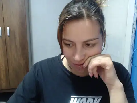 Snapshot of cloequeen15 chatting on November 12, 6:41 pm cloequeen15 online show from November 12, 6:41 pm