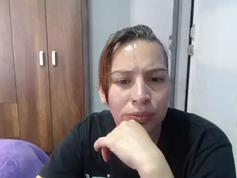 Snapshot of cloequeen15 chatting on November 13, 12:48 pm cloequeen15 online show from November 13, 12:48 pm