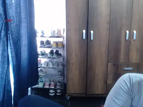 Snapshot of cloequeen15 chatting on November 27, 5:59 pm cloequeen15 online show from November 27, 5:59 pm