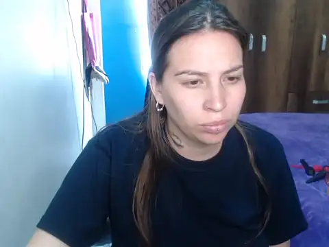 Snapshot of cloequeen15 chatting on February 2, 5:00 pm cloequeen15 online show from February 2, 5:00 pm