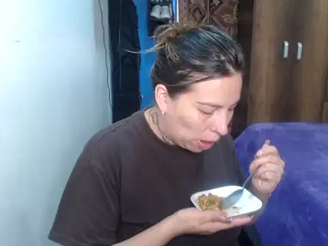 Snapshot of cloequeen15 chatting on February 28, 10:33 pm cloequeen15 online show from February 28, 10:33 pm