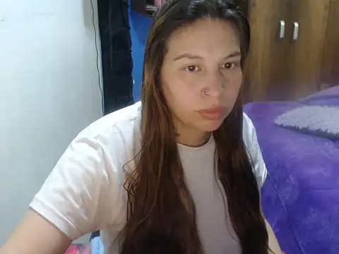 Snapshot of cloequeen15 chatting on March 16, 10:47 pm cloequeen15 online show from March 16, 10:47 pm