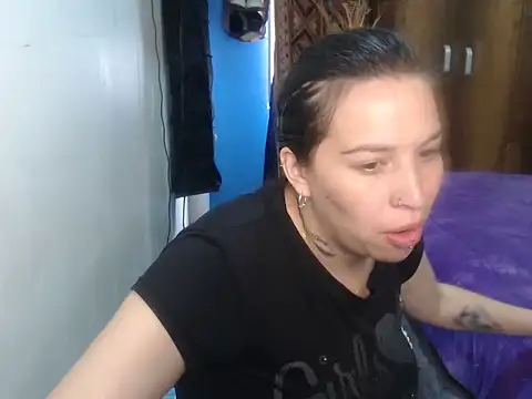 Snapshot of cloequeen15 chatting on March 20, 4:45 pm cloequeen15 online show from March 20, 4:45 pm